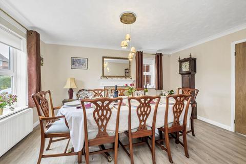 3 bedroom detached house for sale, Shickle Place, Hopton