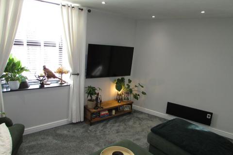 1 bedroom maisonette to rent, Market Street Whitworth