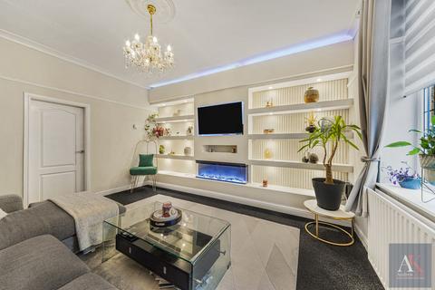 4 bedroom end of terrace house for sale, Queen Street, Littleborough, OL15 8AW