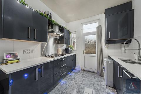 4 bedroom end of terrace house for sale, Queen Street, Littleborough, OL15 8AW