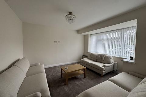 3 bedroom semi-detached house to rent, Grosvenor Road, Huddersfield