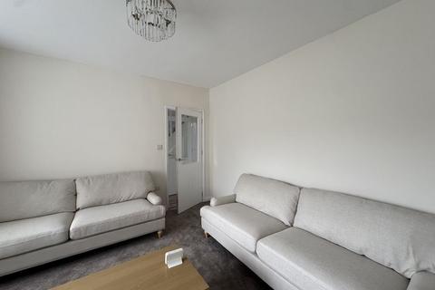 3 bedroom semi-detached house to rent, Grosvenor Road, Huddersfield