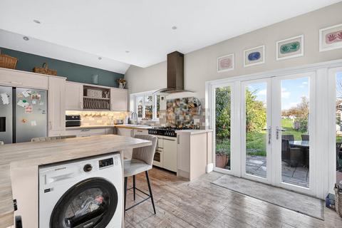 undefined, Shepperton Road, Laleham Village