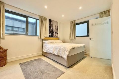 undefined, Bell Yard Mews, SE1