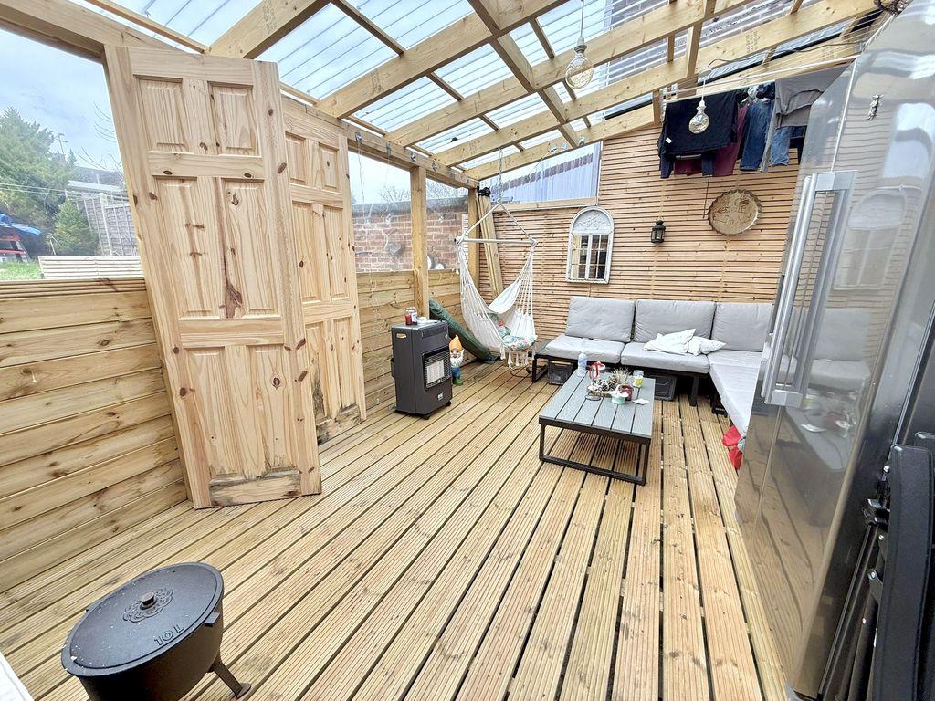 Decking Room