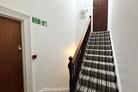 1 bedroom flat to rent, Fields Park Road, Newport