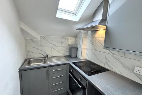 1 bedroom flat to rent, Fields Park Road, Newport