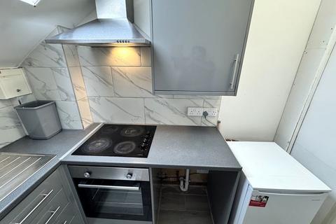 1 bedroom flat to rent, Fields Park Road, Newport