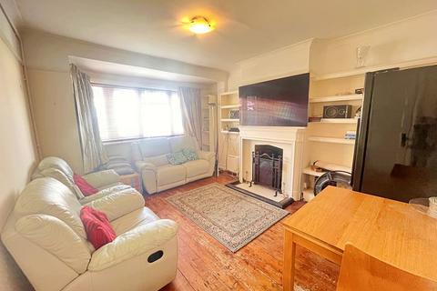 2 bedroom property for sale, Clifton Road, Greenford