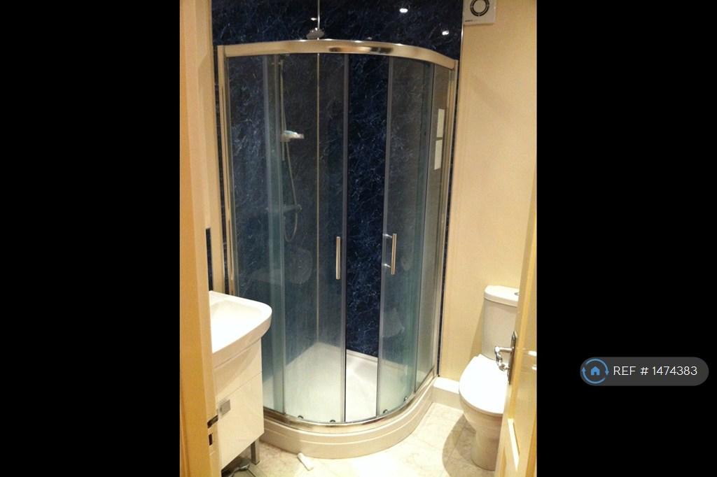 En Suite Shower Room To  Main Bedroom