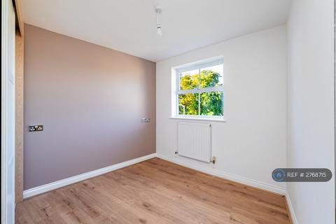 2 bedroom flat to rent, Arklay Close, Uxbridge, UB8