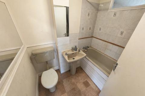 2 bedroom flat for sale, Huxley Close, Northolt