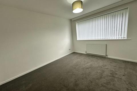 2 bedroom apartment to rent, Rivington Close, Southport PR8