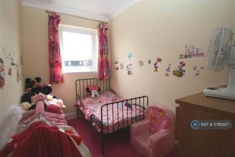 2 bedroom terraced house to rent, Long Court, Purfleet, RM19