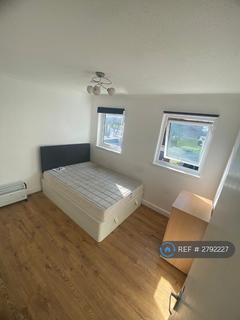 2 bedroom terraced house to rent, Long Court, Purfleet, RM19