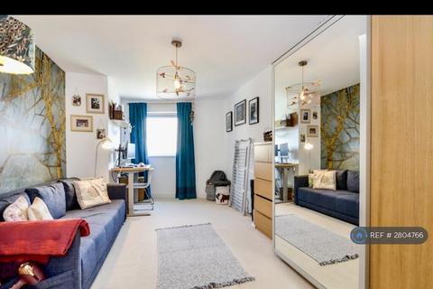 2 bedroom flat to rent, The Mast, London, E16