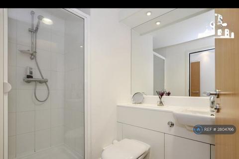 2 bedroom flat to rent, The Mast, London, E16