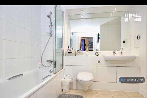 2 bedroom flat to rent, The Mast, London, E16