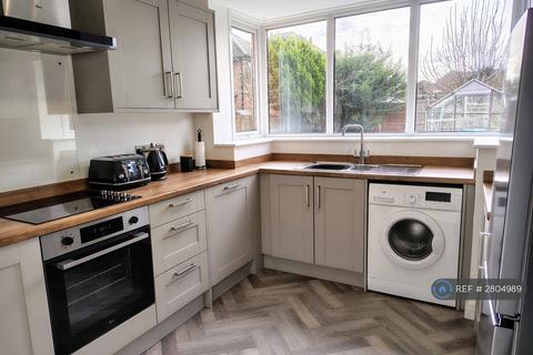 3 bedroom detached house to rent, Charlecote Drive, Nottingham, NG8