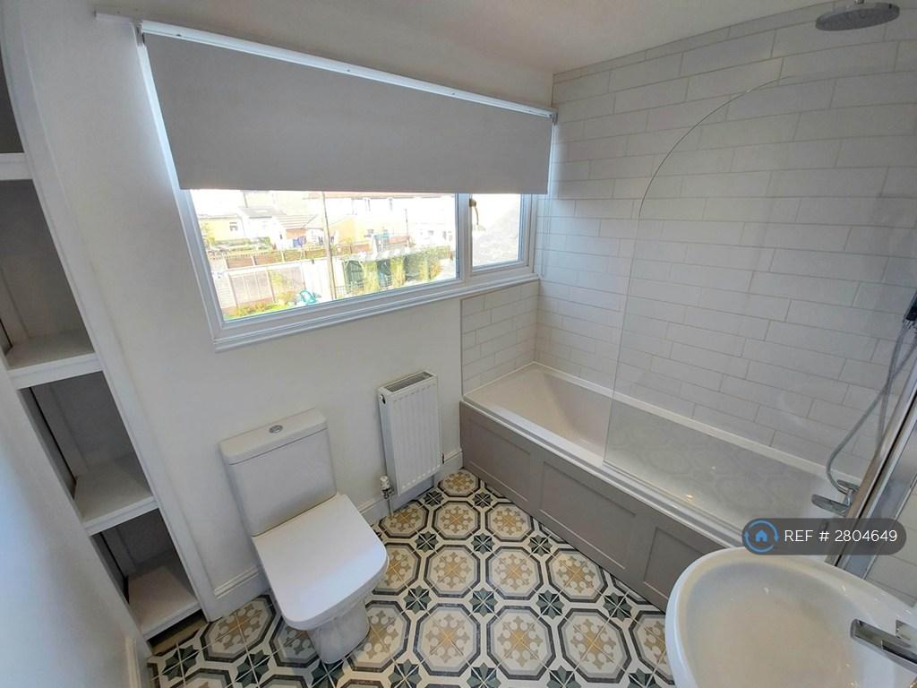 Top Floor Family Bathroom