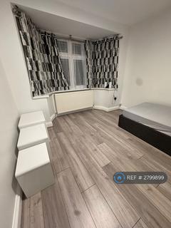 2 bedroom flat to rent, Ilford, Ilford, IG6