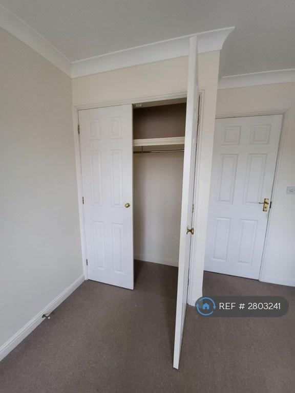 Fitted Wardrobe In Master Bedroom