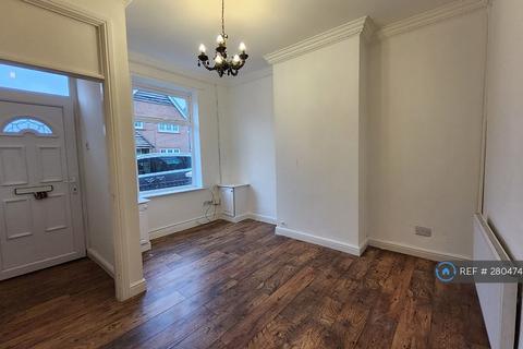 2 bedroom terraced house to rent, Attleboro Road, Manchester, M40