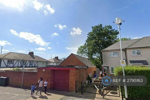 2 bedroom flat to rent, Marlborough Road, Uxbridge, UB10