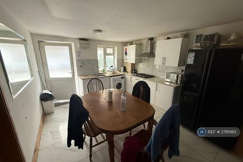 2 bedroom flat to rent, Marlborough Road, Uxbridge, UB10