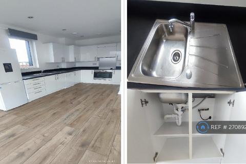 2 bedroom flat to rent, Gibson Court, London, SE9