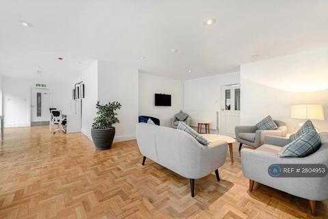 1 bedroom in a flat share to rent, Kimmerston House, London, SW1P