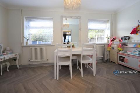 3 bedroom semi-detached house to rent, Mill Green, Wolverhampton, WV10