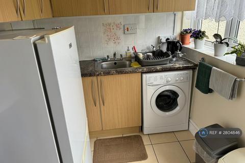 3 bedroom terraced house to rent, Benningholme Road, Edgware, HA8