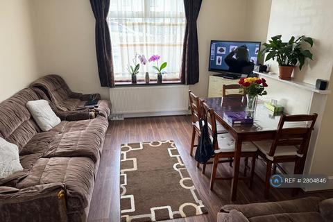 3 bedroom terraced house to rent, Benningholme Road, Edgware, HA8