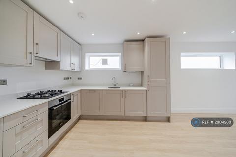 2 bedroom flat to rent, West Hill, South Croydon, CR2