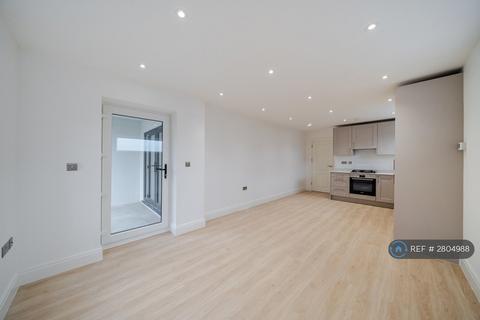 2 bedroom flat to rent, West Hill, South Croydon, CR2