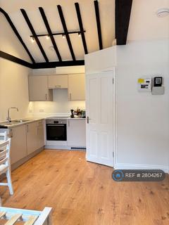 Studio to rent, Danbury St, London, N1