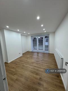 3 bedroom semi-detached house to rent, Glamis Avenue, Manchester, M11