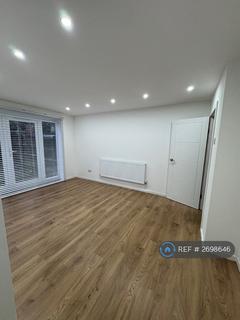 3 bedroom semi-detached house to rent, Glamis Avenue, Manchester, M11
