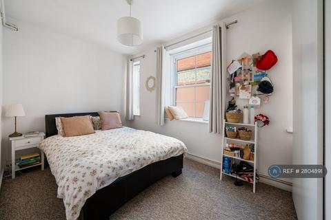 3 bedroom flat to rent, Vauban Estate, London, SE16