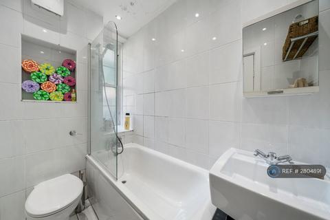 3 bedroom flat to rent, Vauban Estate, London, SE16