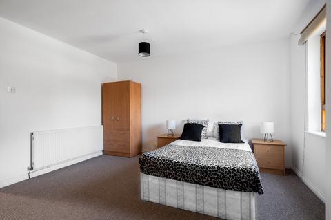 4 bedroom end of terrace house to rent, Indigo Mews, Ashton Street, London E14