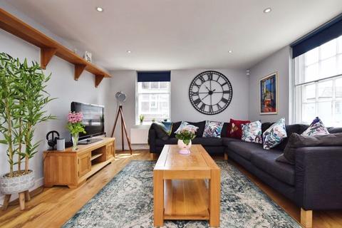 2 bedroom flat to rent, Queen's House, Fish Row, Salisbury                                                   *LIFT*