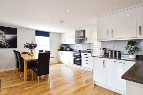 2 bedroom flat to rent, Queen's House, Fish Row, Salisbury                                                   *LIFT*