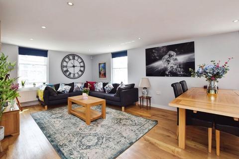 2 bedroom flat to rent, Queen's House, Fish Row, Salisbury                                                   *LIFT*