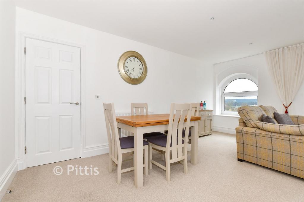 Kitchen/ Living Room