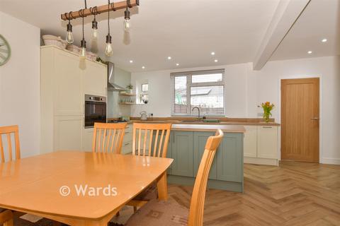 4 bedroom end of terrace house for sale, Barnfield Road, Davington, Faversham, Kent