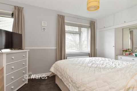 4 bedroom end of terrace house for sale, Barnfield Road, Davington, Faversham, Kent