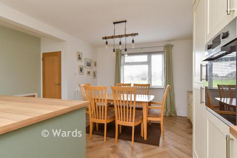 4 bedroom end of terrace house for sale, Barnfield Road, Davington, Faversham, Kent