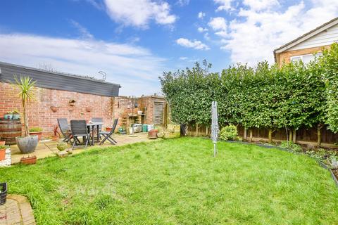 3 bedroom semi-detached house for sale, Laburnum Drive, Aylesford ME20